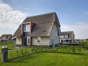 Beautiful, chic villa with a fireplace at the Tjeukemeer